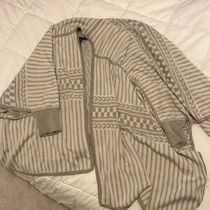 Kit and Ace Solstice poncho